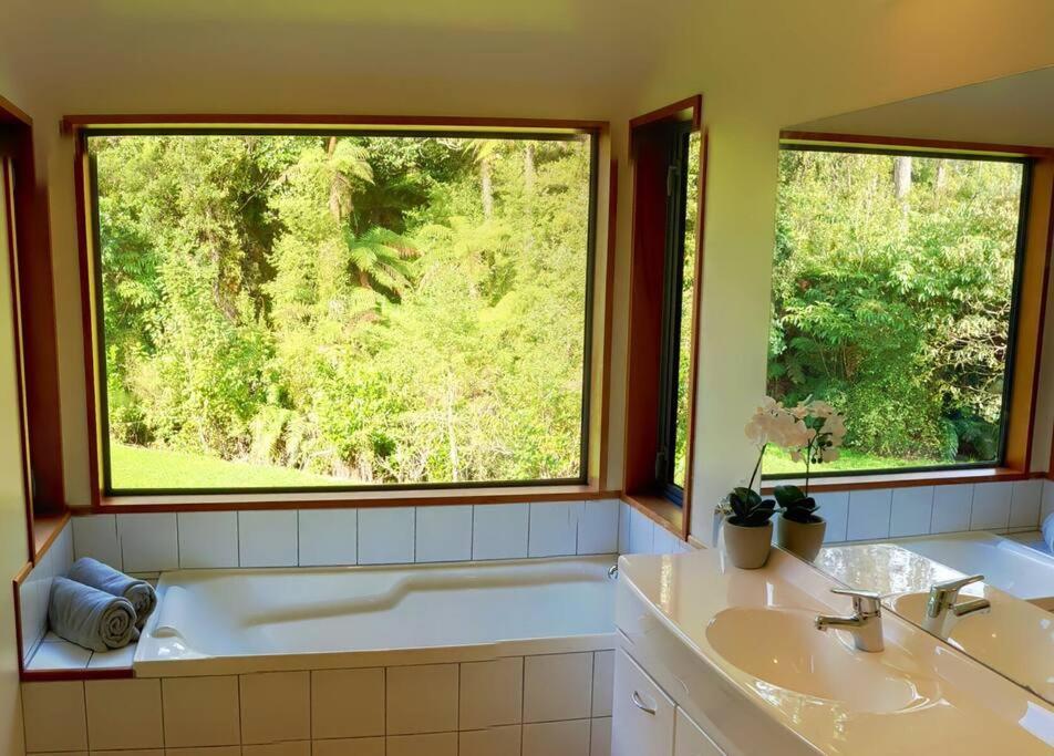 The Ferns Hideaway Villa Franz Josef Exterior photo